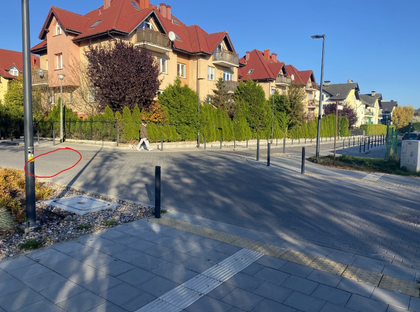 Załącznik_nr_10_Nowy_budynek_szkoły_Ul._Orfeusza_drugie_przejście_-_brak_znaków_poziomych_Szkoła_i_znaków_pionowych_2_.jpg