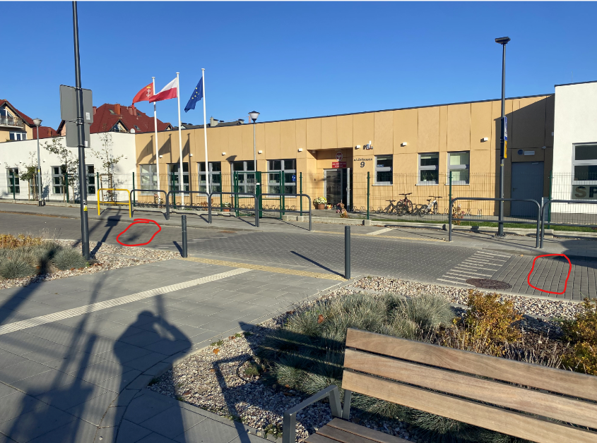 Załącznik_nr_8_Nowy_budynek_szkoły_Ul._Orfeusza_pierwsze_przejście_-_brak_znaków_poziomych_Szkoła_i_więcej_znaków_pionowych_.png