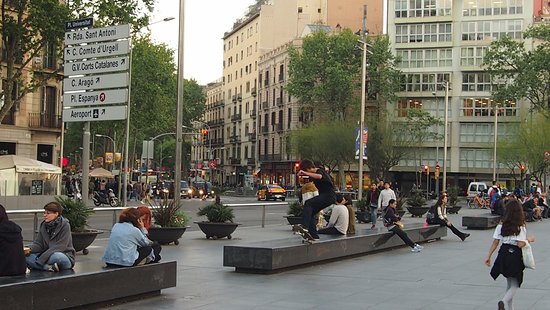 plaza-universitat-with_barcelona.jpg